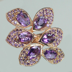 Оригинальное кольцо с аметистами