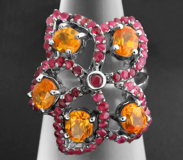 Кольцо с мандариновыми спессартинами и пурпурными сапфирами