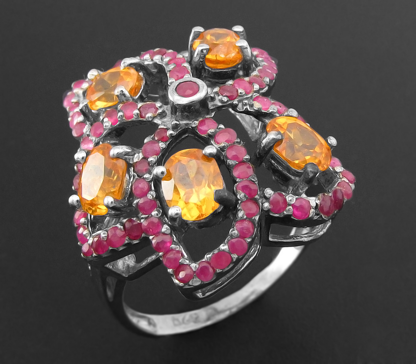 Кольцо с мандариновыми спессартинами и пурпурными сапфирами Серебро 925
