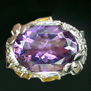 Замечательное кольцо с аметистом и цитринами