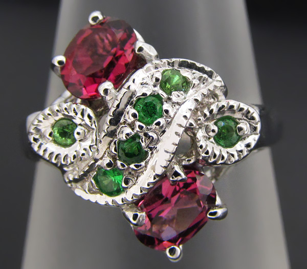 Кольцо из коллекции "Mia" с родолитами и цаворитами гранатами