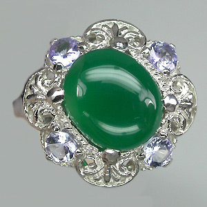 Прелестное кольцо с зеленым агатом и танзанитами