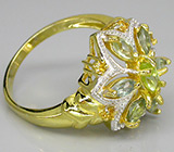 Ажурное кольцо из коллекции "Mia" с перидотом, зелеными сапфирами и цитринами Серебро 925