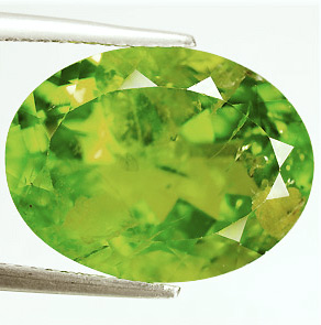 Крупный перидот 13,88 карат