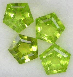 Набор из 4 перидотов 2,52 карат