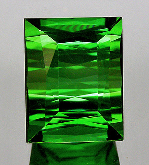 Ярко-зеленый турмалин 4,75 карат
