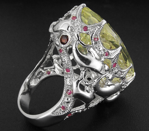 Массивное кольцо с крупным цитрином, гранатами и сапфирами Серебро 925