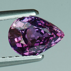 Сапфир с эффектом смены цвета 1,1 карат