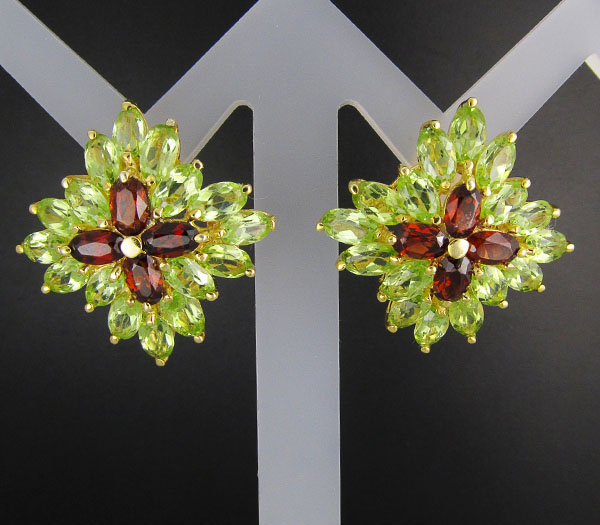 Яркие серьги с гранатами и перидотами