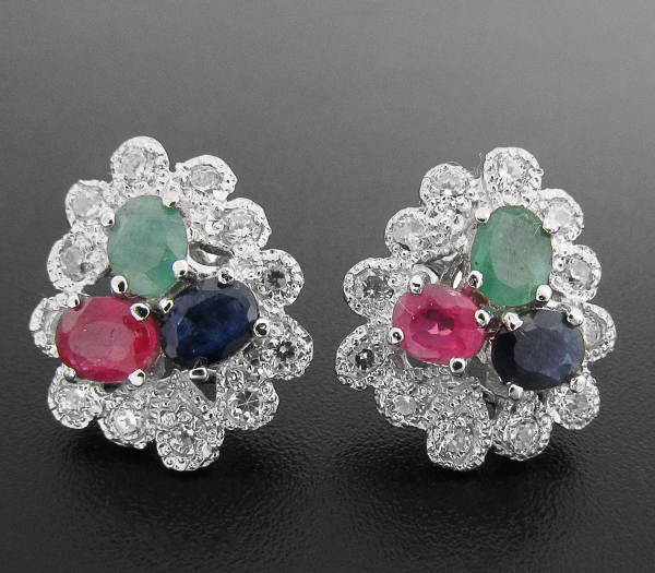 Замечательные серьги с сапфирами и изумрудами