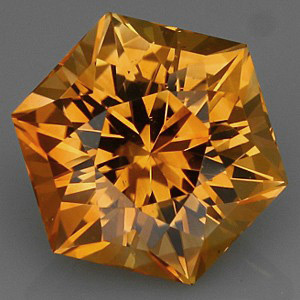 Империал топаз авторской огранки 7,9 карат