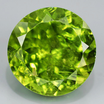 Крупный перидот 10,64 карат