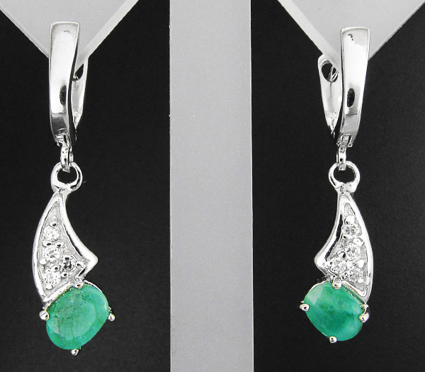 Элегантные серьги с изумрудами