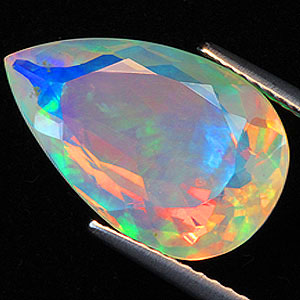 Крупный ограненный эфиопский опал 4,81 карат