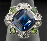 Кольцо с синим топазом и зелеными сапфирами Серебро 925