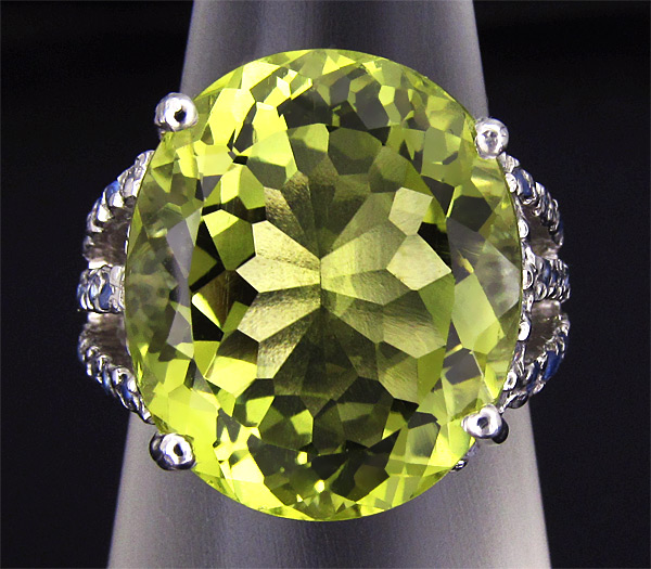 Кольцо с цитрином "зеленое золото", танзанитами и сапфирами