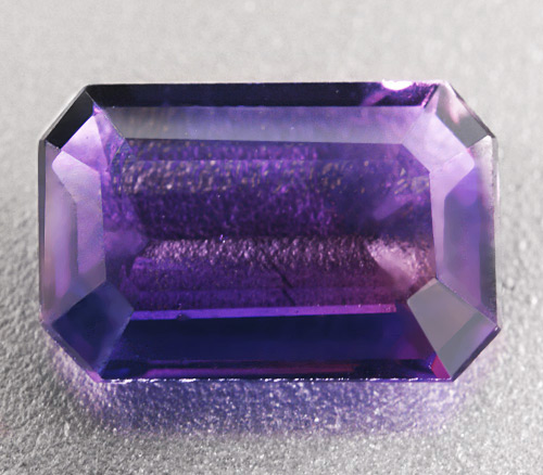 Розовато-пурпурный сапфир 1,23 карат