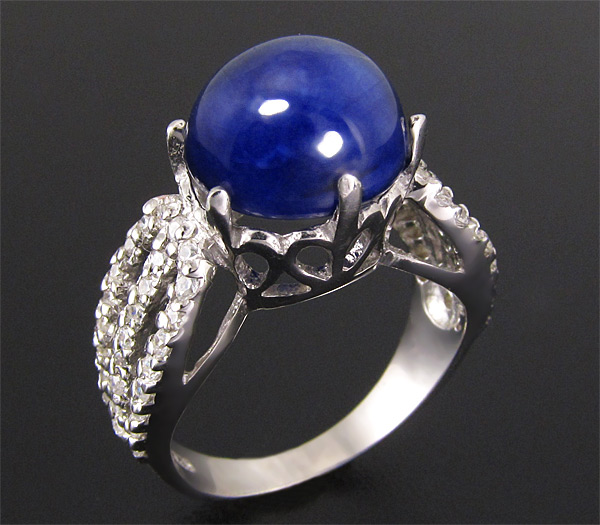 Элегантное кольцо с кабошоном синего сапфира