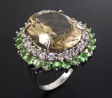 Крупное кольцо с дымчатым топазом, бесцветными цирконами и цаворитами Серебро 925