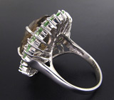 Крупное кольцо с дымчатым топазом, бесцветными цирконами и цаворитами Серебро 925