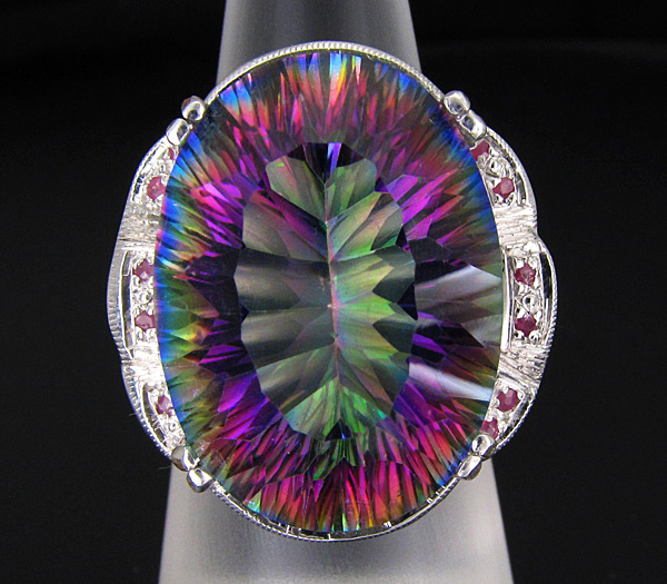 Кольцо с крупным мистик-топазом и сапфирами