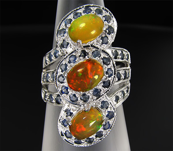 Кольцо с опалами и синими сапфирами