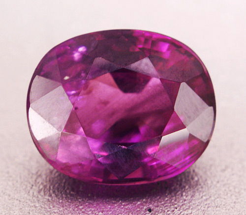 Пурпурно-розовый cапфир 1,03 карат