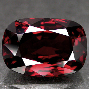 Насыщенно-розовая шпинель 4,1 карат