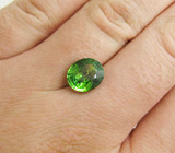 Ярко-зеленый турмалин с рутилом 4,81 карат 