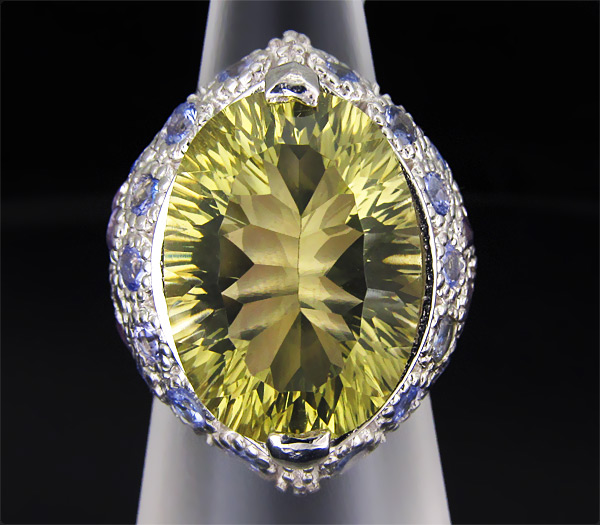 Крупное кольцо с цитрином, танзанитами и аметистами