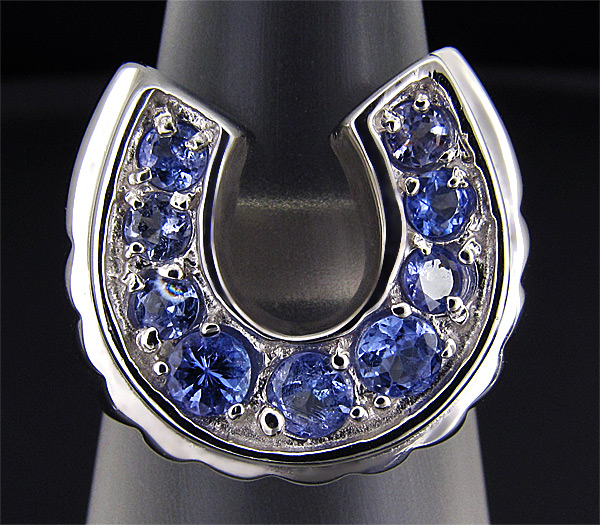 Кольцо на удачу с танзанитами