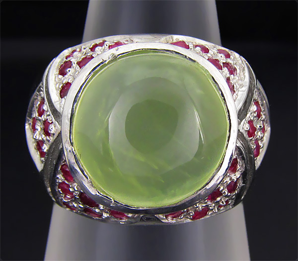 Кольцо с пренитом и пурпурными сапфирами