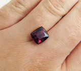 Пурпурно-красная шпинель 5,26 карат 