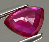 Пурпурно-розовый сапфир (рубин) 1,04 карат 