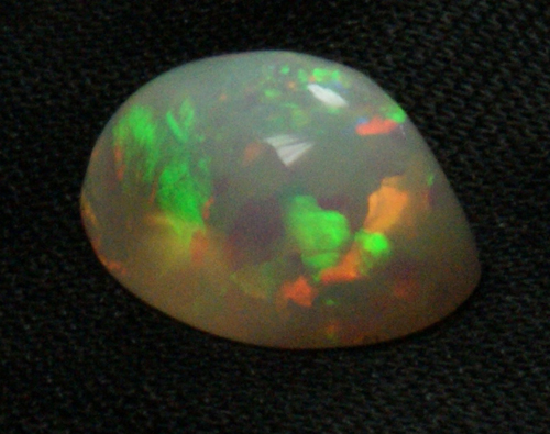 Драгоценный белый опал 5,25 карата