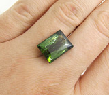 Крупный зеленый турмалин 13,12 карат 
