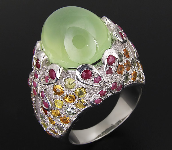 Превосходное кольцо с пренитом и сапфирами