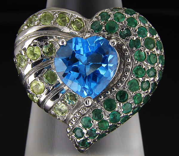 Великолепное кольцо с топазом, перидотами и изумрудами