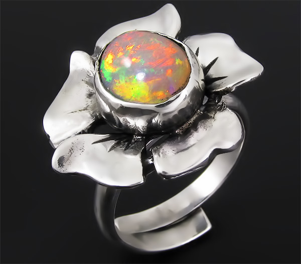 Кольцо с эфиопским опалом 3,75 карат