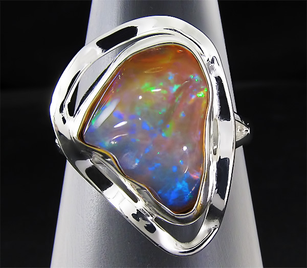 Кольцо с эфиопским опалом 4,5 карат