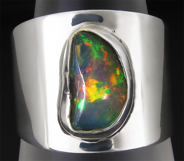 Кольцо с эфиопским опалом 3,5 карат