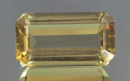 Крупный скаполит 13,9 карат