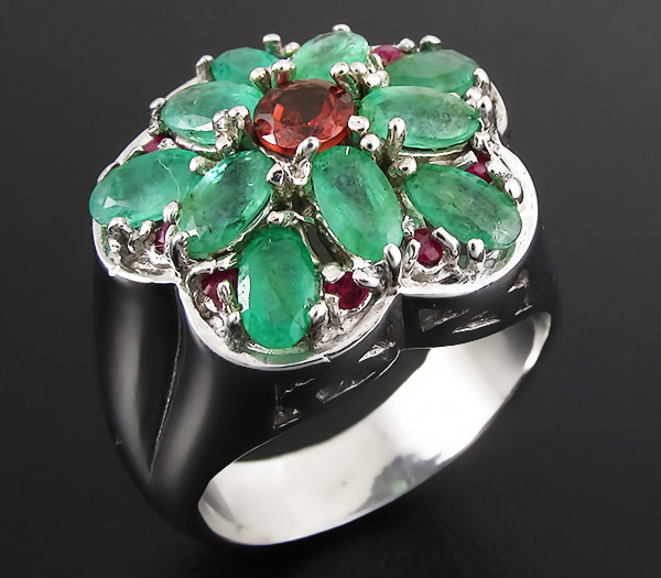 Кольцо с родолитом гранатом, изумрудами и сапфирами