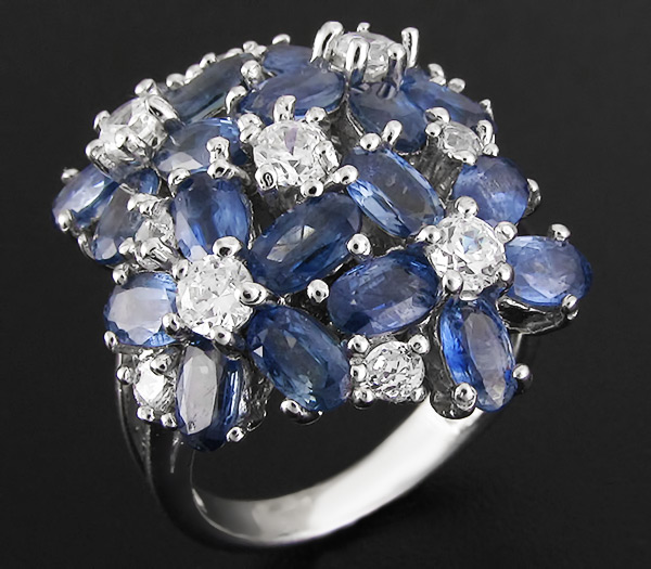 Роскошное кольцо с синими сапфирами