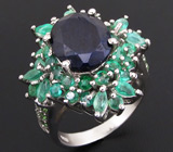Кольцо с насыщенно-синим сапфиром, цаворитами и изумрудами Серебро 925