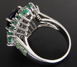 Кольцо с насыщенно-синим сапфиром, цаворитами и изумрудами Серебро 925