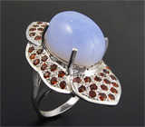 Крупное кольцо с лавандовым хацледоном и гранатами Серебро 925