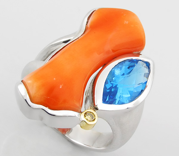 Кольцо с solid кораллом, топазом и бриллиантом