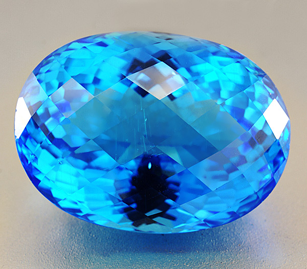 Крупный топаз 56,4 карат