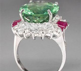 Кольцо с зеленым флюоритом, рубинами и сапфирами Серебро 925